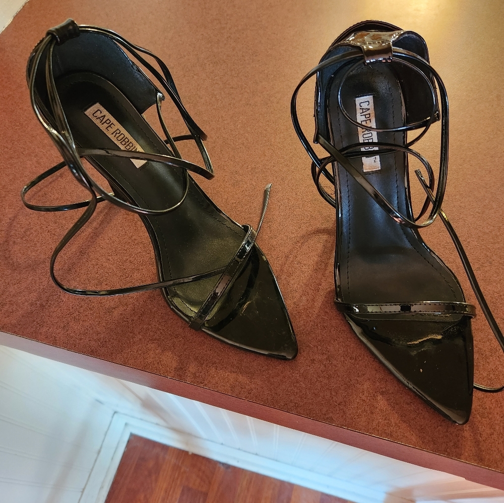 Cape robbin heels